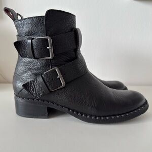 Gentle Souls by Kenneth Cole  Women Black Leather Moto Boots size 6.5M.